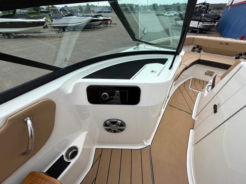 Slide: The Image of Sea Ray SDX 250 Surf 2025 - 27