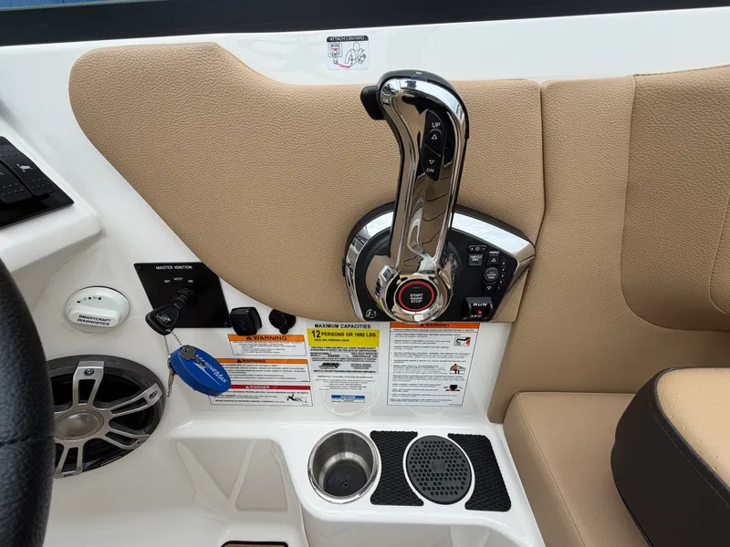 Slide: The Image of Sea Ray SDX 250 Surf 2025 - 37