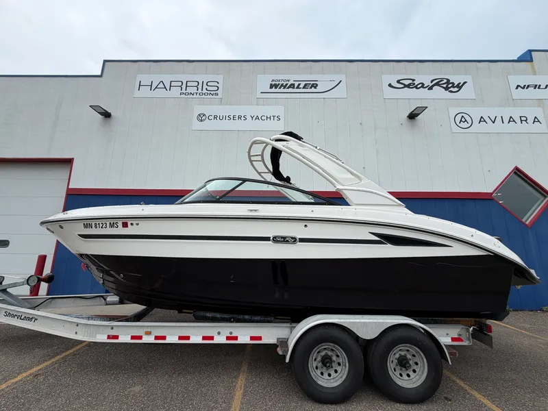 The Image of Sea Ray SDX 250 Surf 2025 - 0