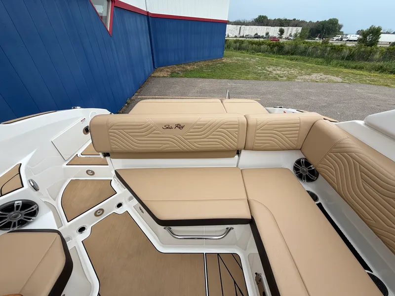 Slide: The Image of Sea Ray SDX 250 Surf 2025 - 18