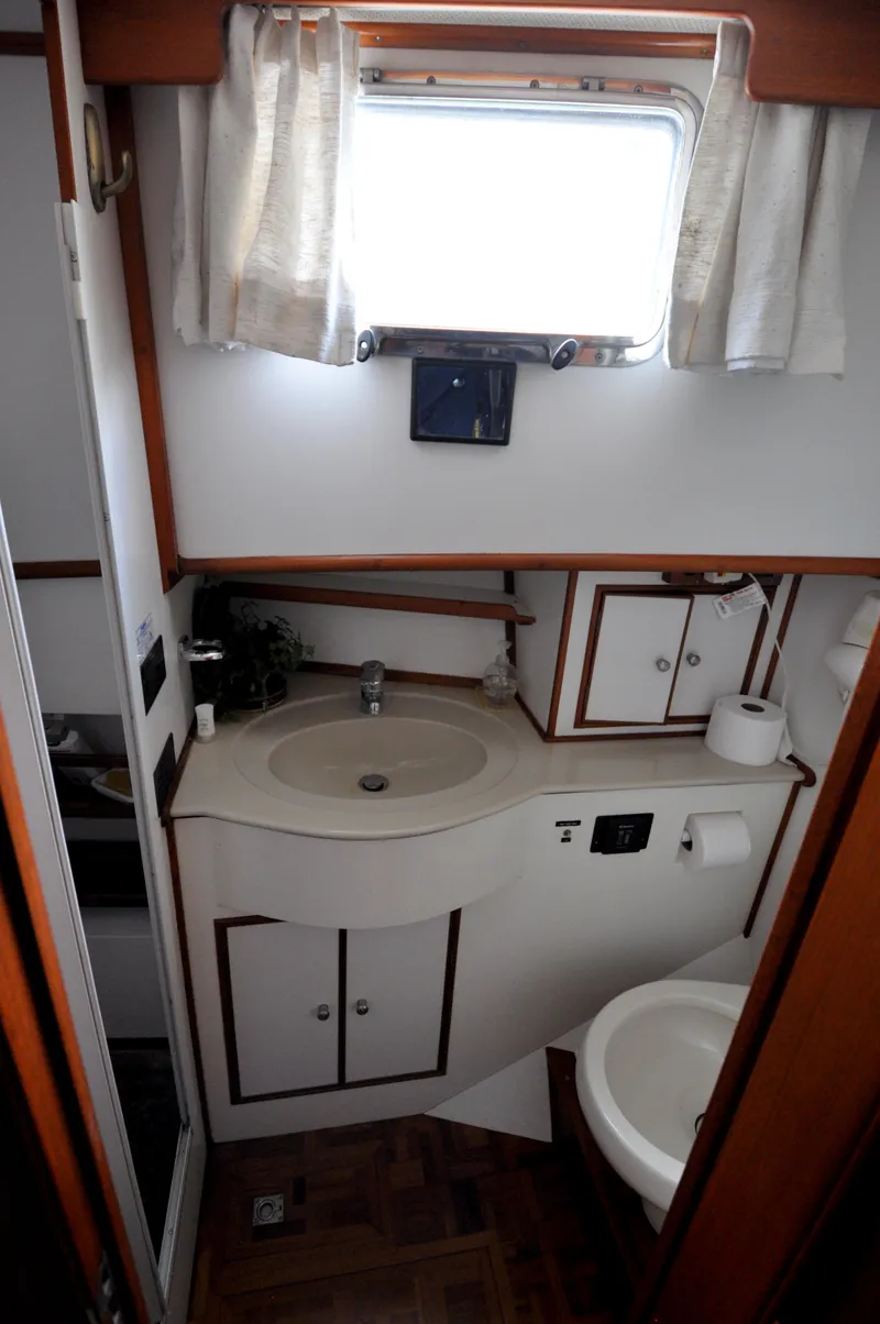 Slide: The Image of Grand Banks 52 Heritage EU 2000 - 78