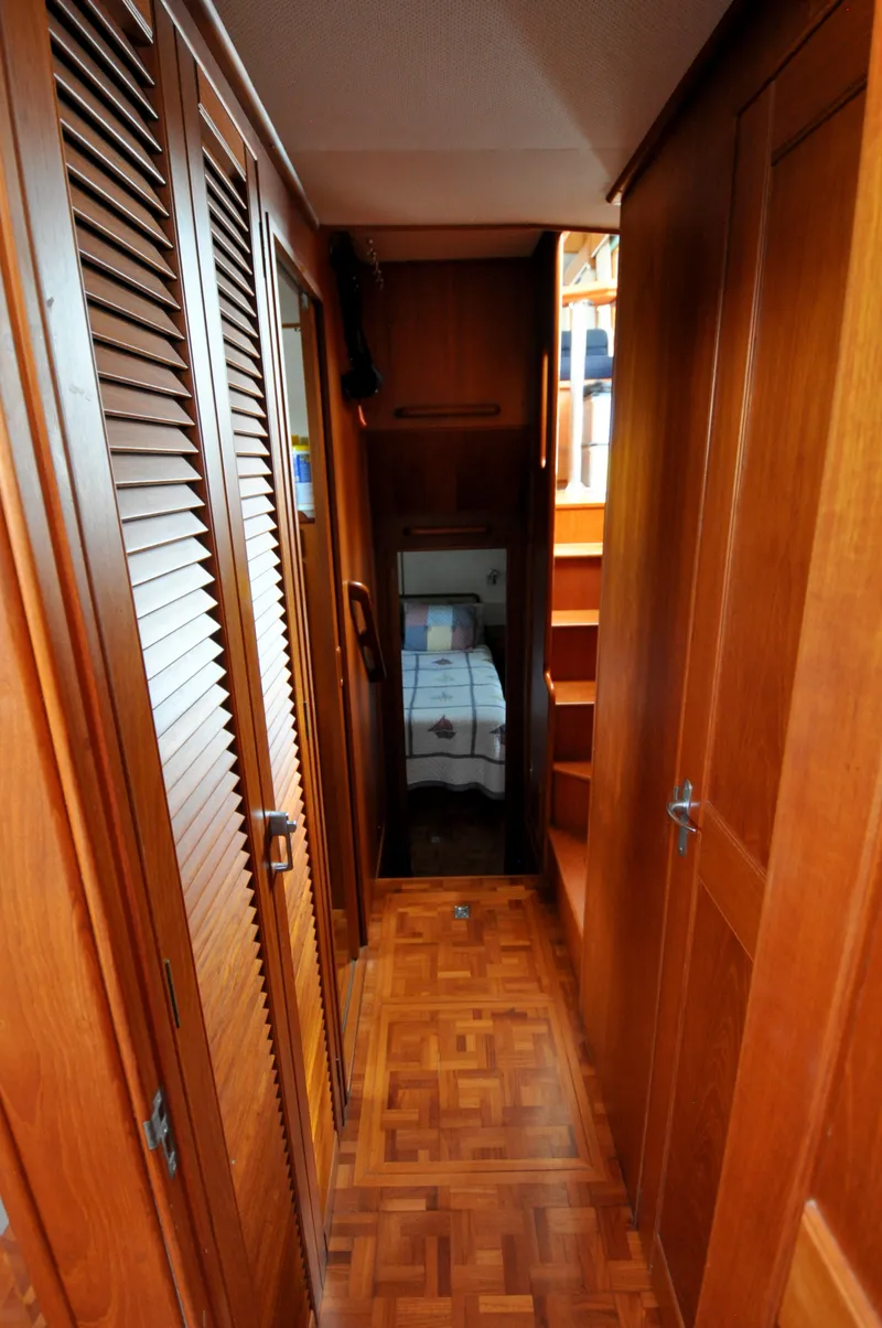 Slide: The Image of Grand Banks Heritage Europa 52 2000 - 76