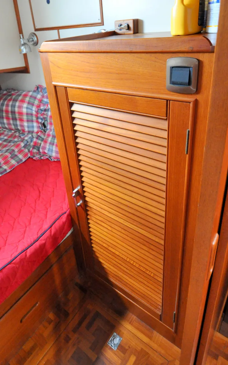 Slide: The Image of Grand Banks Heritage Europa 52 2000 - 83