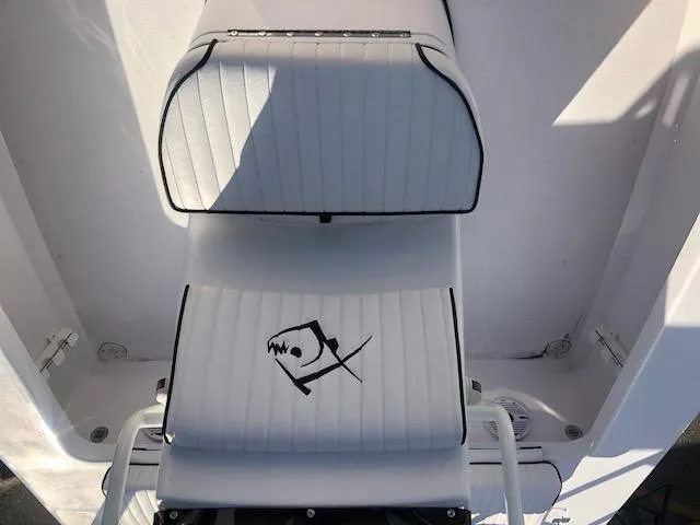 Slide: The Image of White seat in Piranha Alem F2000 boat, 2022 model. - 15