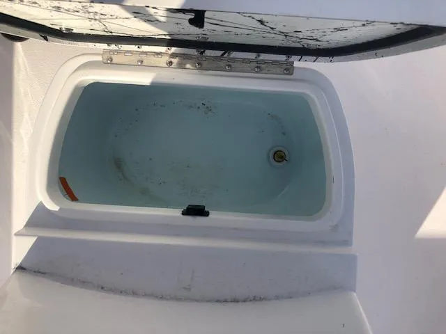 Slide: The Image of Piranha Alem F2000 boat hatch with water, 2022 model. - 18