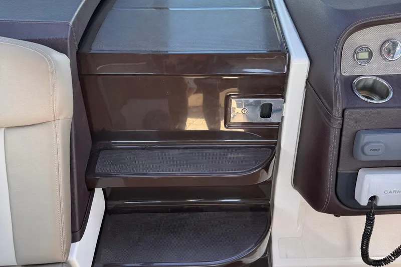 Slide: The Image of Regal 32 Express 2015 - 31