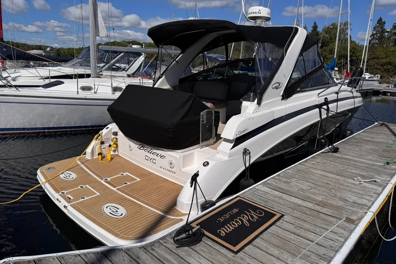 Slide: The Image of Regal 32 Express 2015 - 7