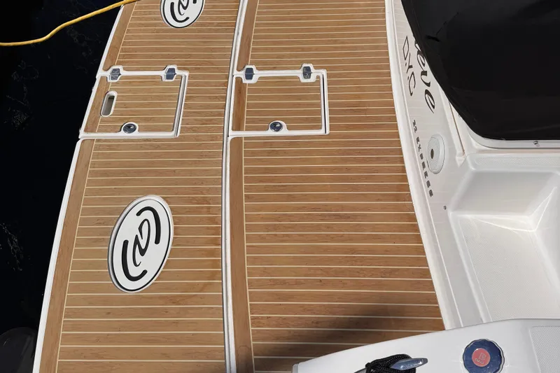 Slide: The Image of Regal 32 Express 2015 - 9