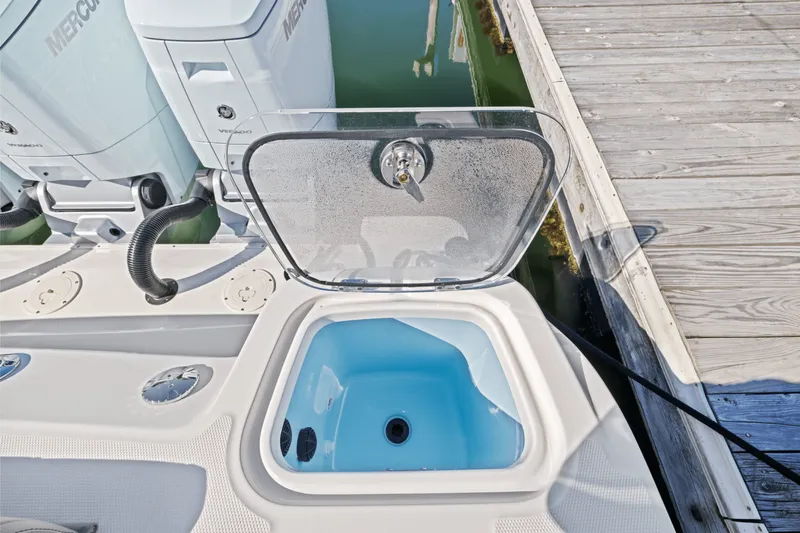 Slide: The Image of Boston Whaler 420 Outrage 2026 - 12