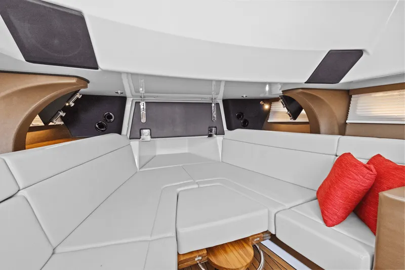 Slide: The Image of Boston Whaler 420 Outrage 2026 - 37