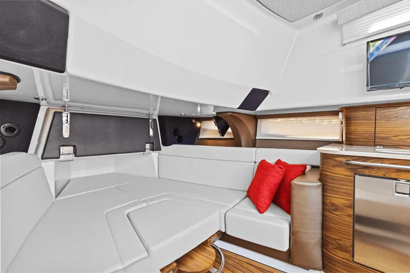 Slide: The Image of Boston Whaler 420 Outrage 2026 - 39