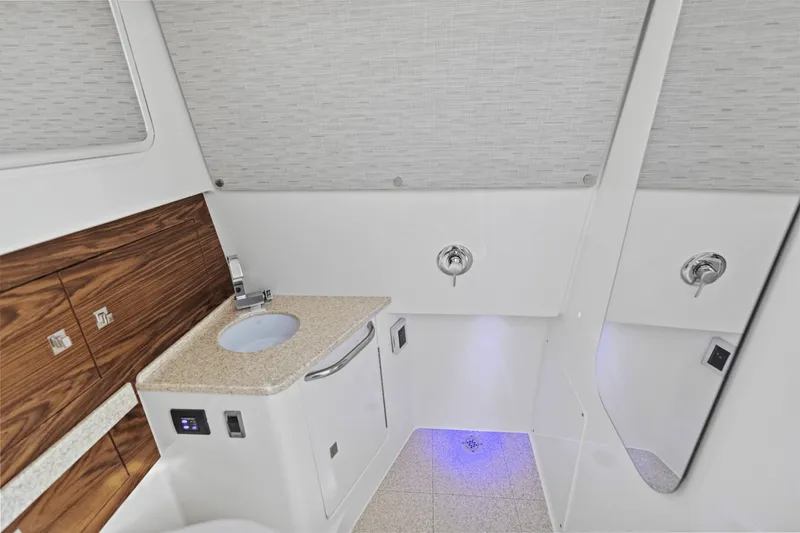 Slide: The Image of Boston Whaler 420 Outrage 2026 - 45