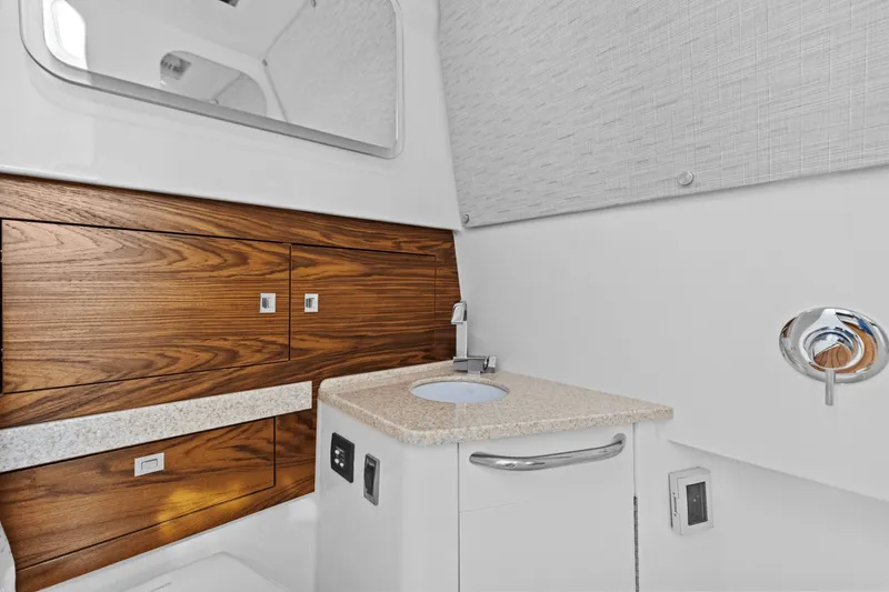 Slide: The Image of Boston Whaler 420 Outrage 2026 - 46