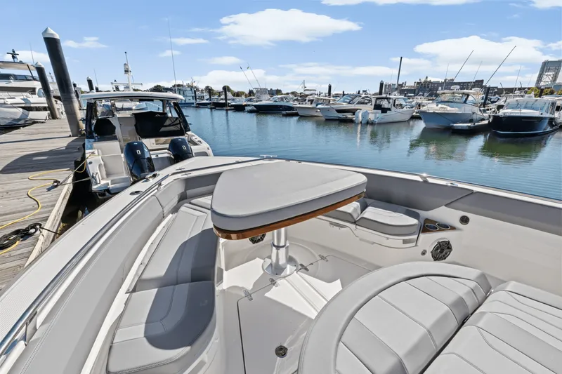 Slide: The Image of Boston Whaler 420 Outrage 2026 - 52