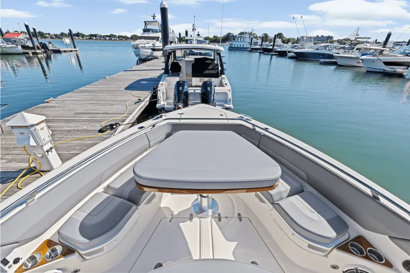 Slide: The Image of Boston Whaler 420 Outrage 2026 - 53