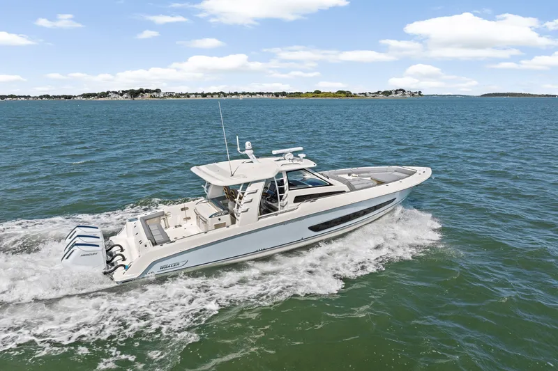 Slide: The Image of Boston Whaler 420 Outrage 2026 - 61
