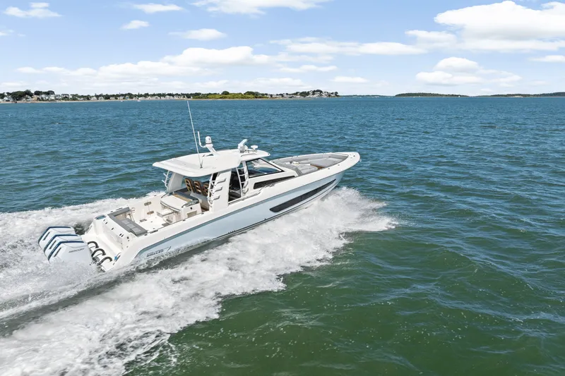 Slide: The Image of Boston Whaler 420 Outrage 2026 - 62