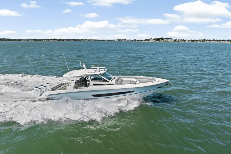 Slide: The Image of Boston Whaler 420 Outrage 2026 - 63