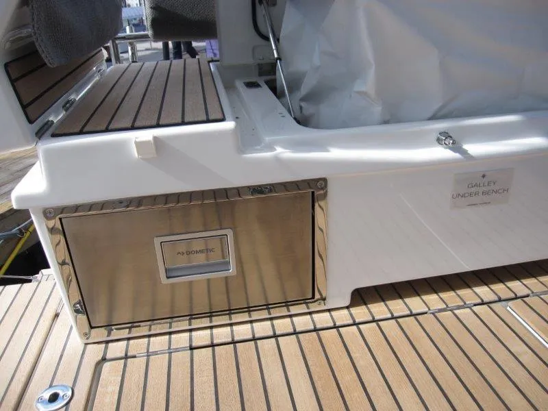 Slide: The Image of Jeanneau 60 2024 - 61