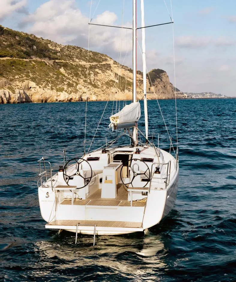 Slide: The Image of 2022 Beneteau Oceanis 34.1 - Stern platform - 6