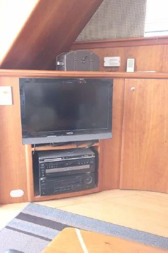 Slide: The Image of 2001 Silverton 42 Convertible interior entertainment system. - 31