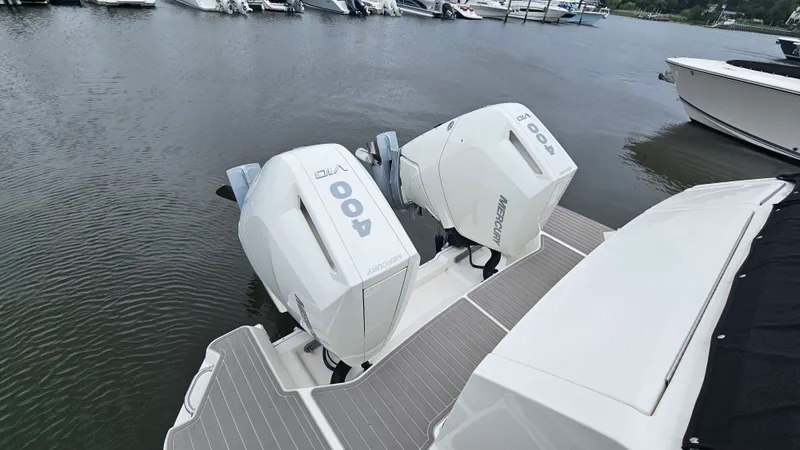 Slide: The Image of Sea Ray 320 SUNDANCER OB 2025 - 5