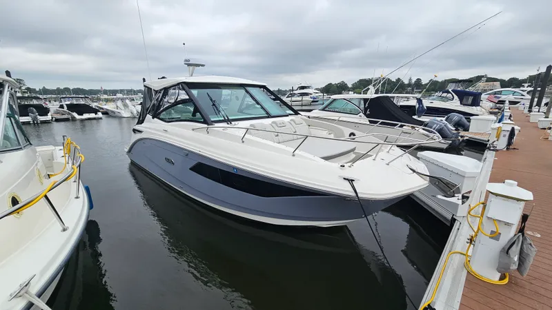 Slide: The Image of Sea Ray 320 SUNDANCER OB 2025 - 3