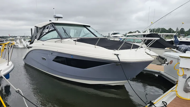 Slide: The Image of Sea Ray 320 SUNDANCER OB 2025 - 2