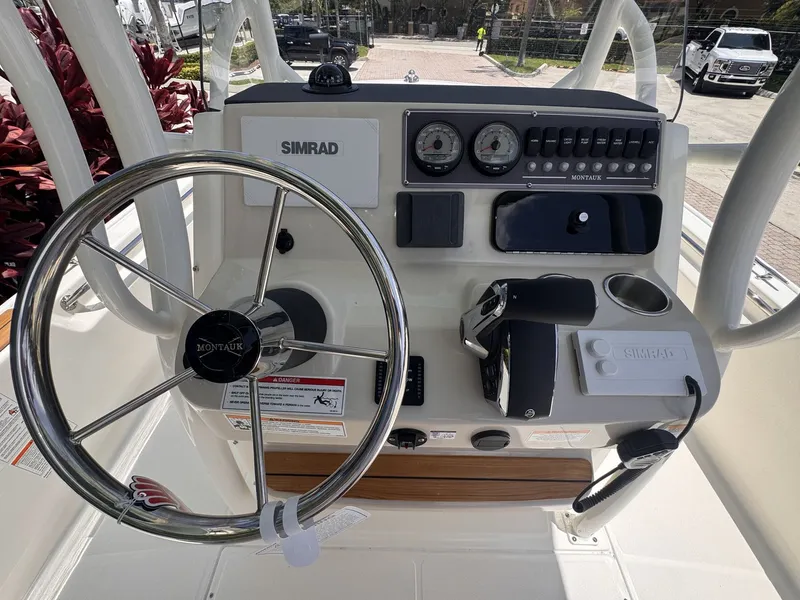 Slide: The Image of Boston Whaler 210 Montauk 2027 - 18