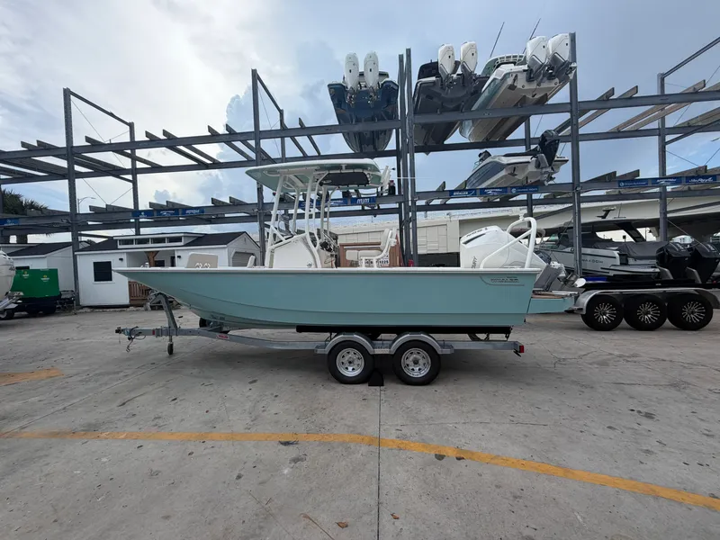 The Image of Boston Whaler 210 Montauk 2027 - 0