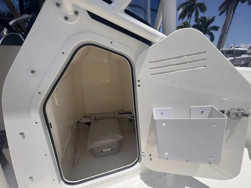 Slide: The Image of Boston Whaler 210 Montauk 2027 - 19