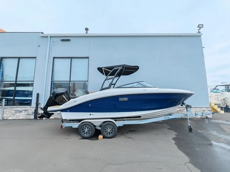 The Image of Sea Ray SPX 210 Outboard 2027 - 0