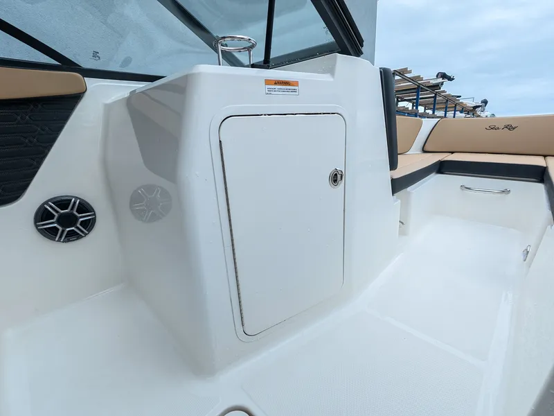 Slide: The Image of Sea Ray SPX 210 Outboard 2027 - 15