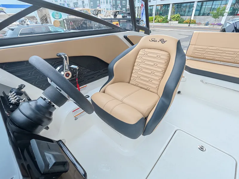 Slide: The Image of Sea Ray SPX 210 Outboard 2027 - 11