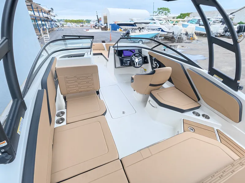Slide: The Image of Sea Ray SPX 210 Outboard 2027 - 6
