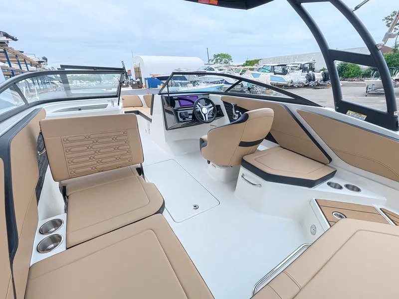 Slide: The Image of Sea Ray SPX 210 Outboard 2027 - 7