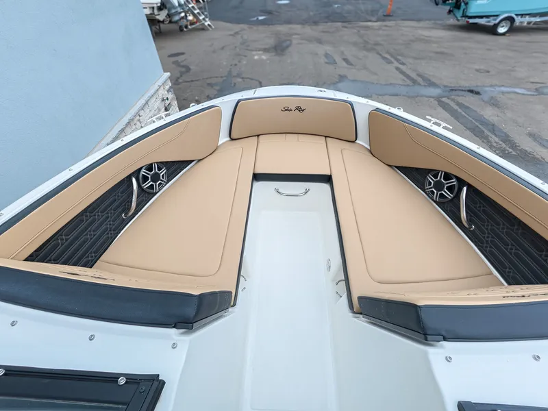 Slide: The Image of Sea Ray SPX 210 Outboard 2027 - 17