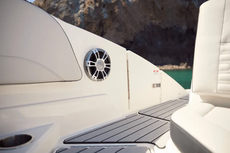 Slide: The Image of Sea Ray SPX 210 Outboard 2027 - 8