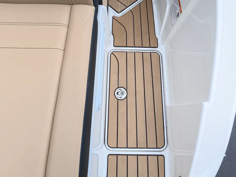 Slide: The Image of Sea Ray SPX 210 Outboard 2027 - 5