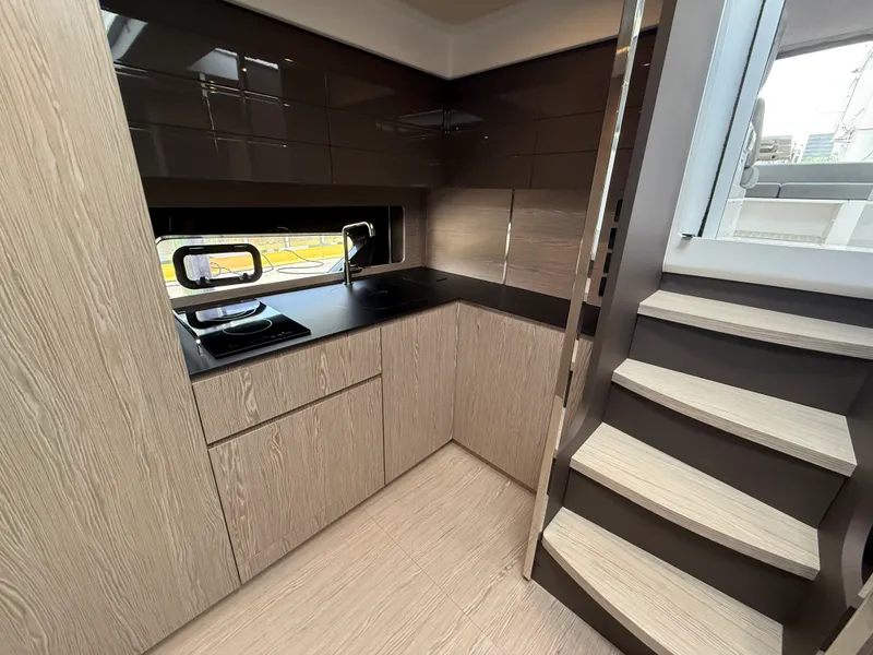 Slide: The Image of Azimut Atlantis 45 2022 - 19