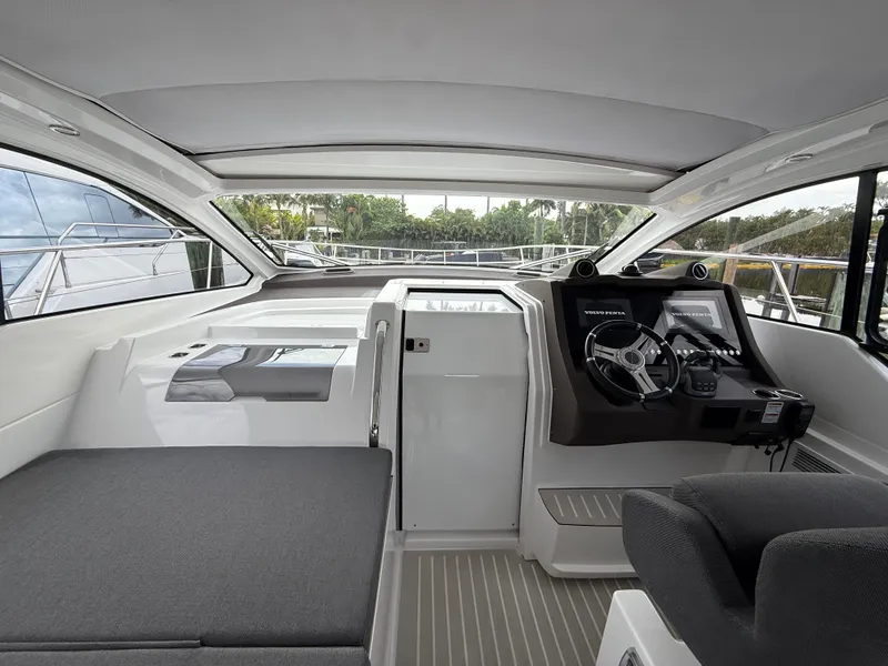 Slide: The Image of Azimut Atlantis 45 2022 - 4
