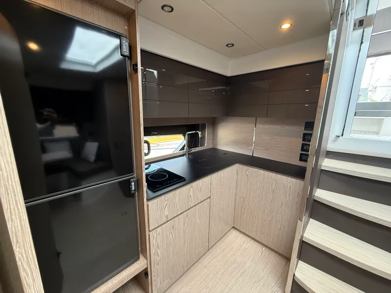 Slide: The Image of Azimut Atlantis 45 2022 - 22