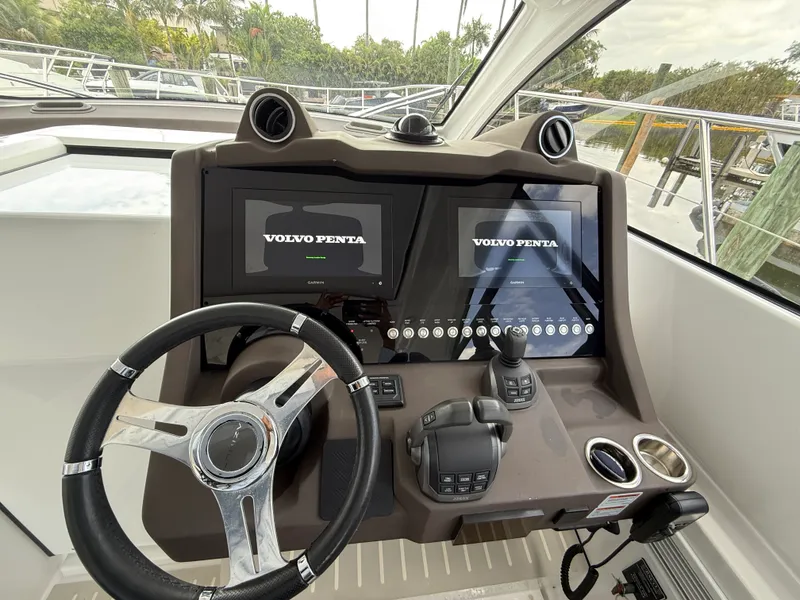 Slide: The Image of Azimut Atlantis 45 2022 - 5