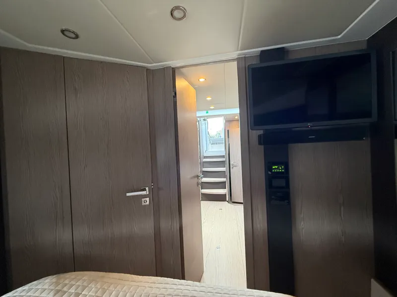 Slide: The Image of Azimut Atlantis 45 2022 - 17