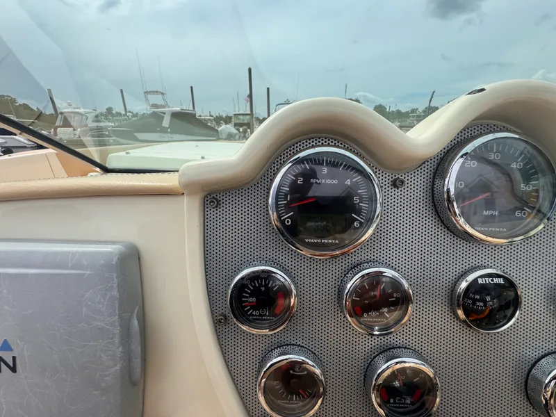 Slide: The Image of Chris-Craft 28 LAUNCH 2011 - 13
