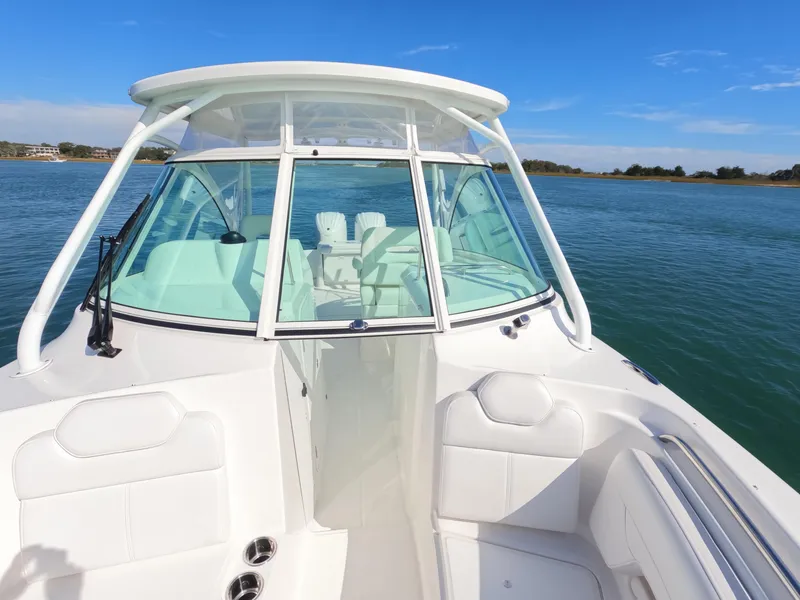 Slide: The Image of Round speaker on 2022 Albemarle 27 DC boat ceiling. - 30