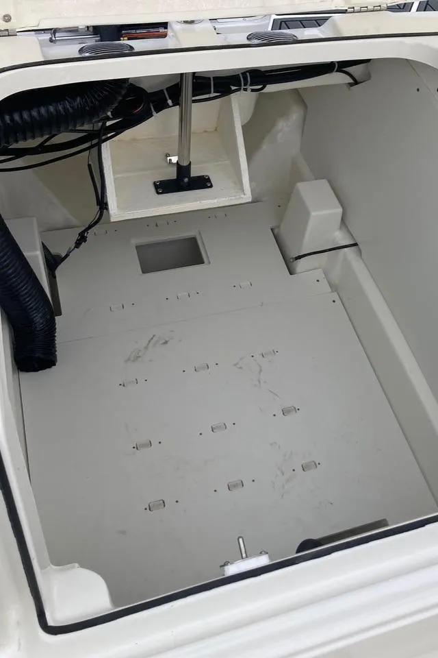 Slide: The Image of 2024 Bayliner VR5 boat storage compartment with clean, spacious interior. - 11