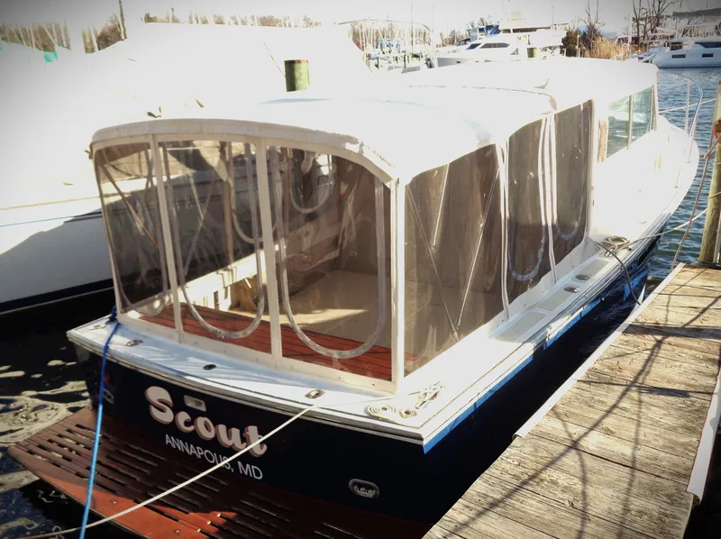 Slide: The Image of Ein Wilbur 30 Boot von 1992 mit einem geschlossenen Verdeck, das am Dock in Annapolis liegt. - 7