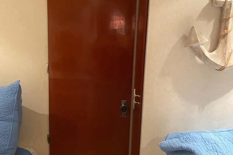 Slide: The Image of Chris-Craft 47 Commander 1973 - 106