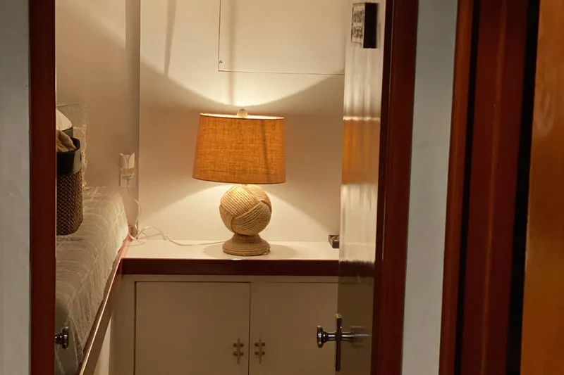 Slide: The Image of Chris-Craft 47 Commander 1973 - 107